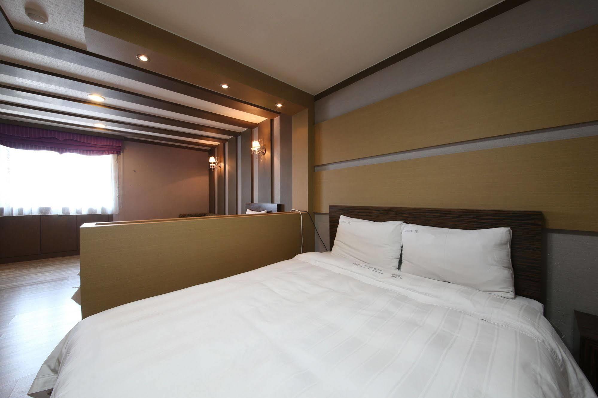 Yes Motel Gunsan Exteriör bild