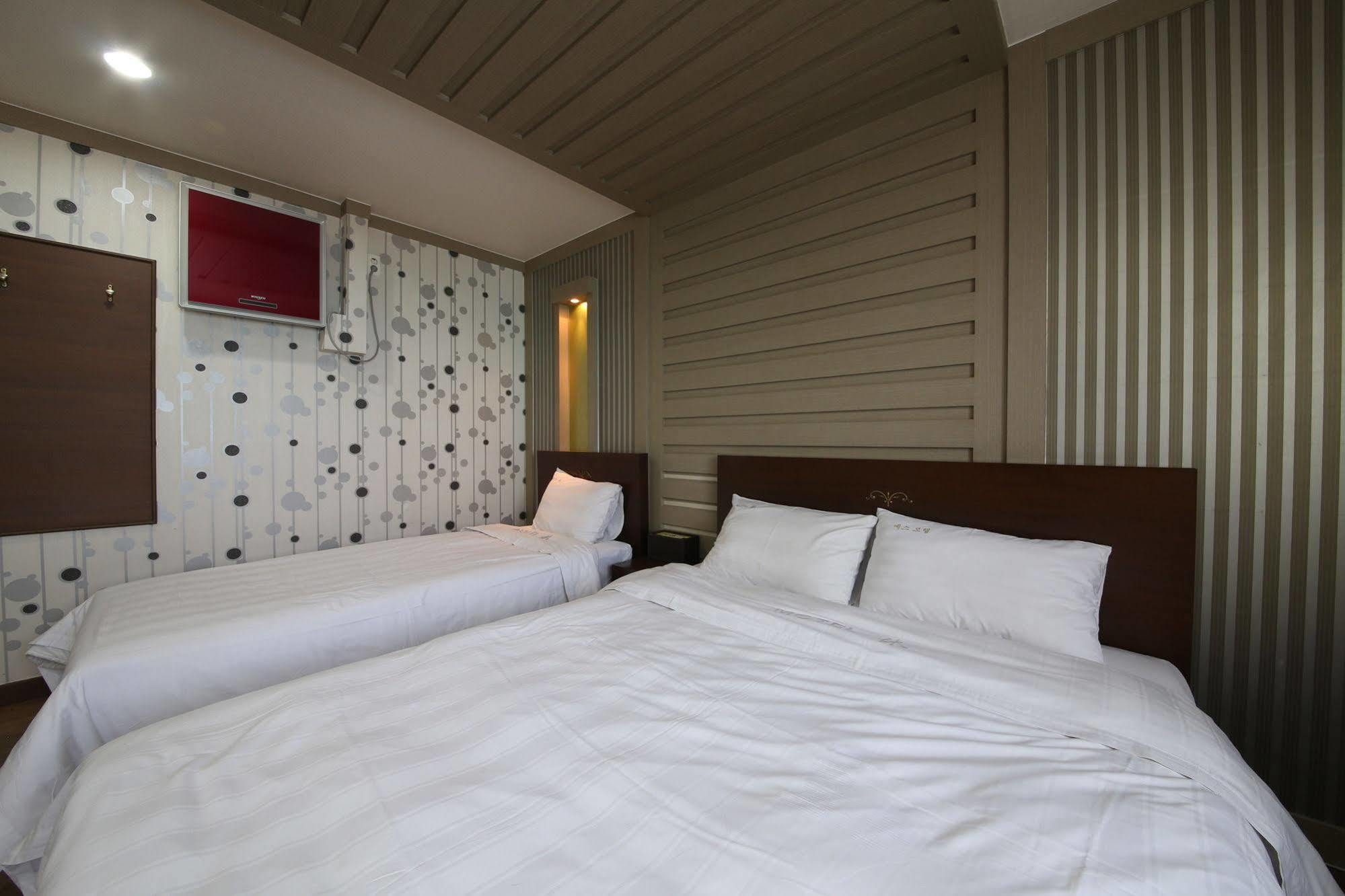 Yes Motel Gunsan Exteriör bild