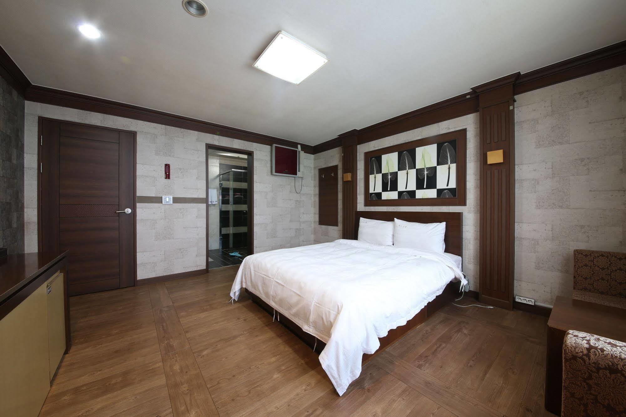 Yes Motel Gunsan Exteriör bild