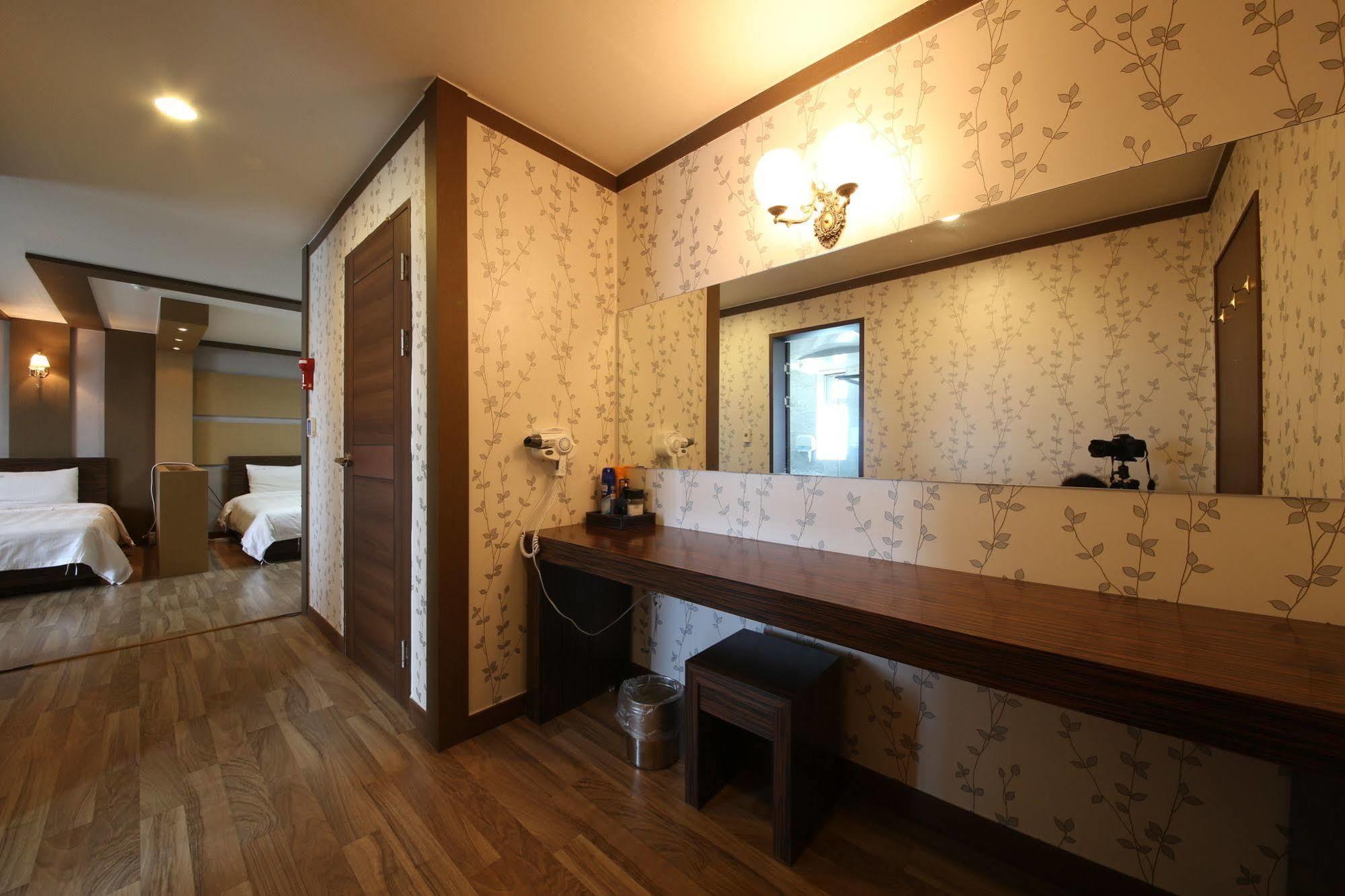 Yes Motel Gunsan Exteriör bild